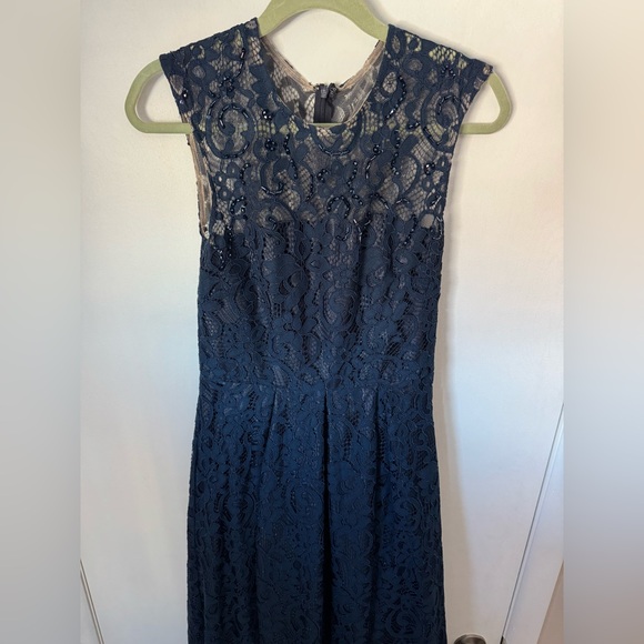 Carmen Marc Valvo Infusion Lace Dress - Picture 2 of 8